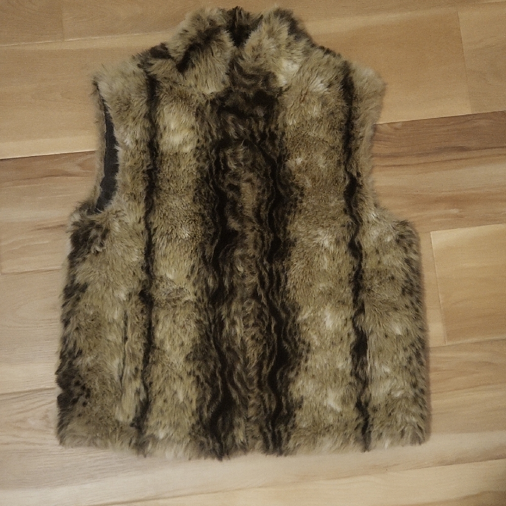 Mob Wife Reversible Faux Fur Vest in Brown and Beige
